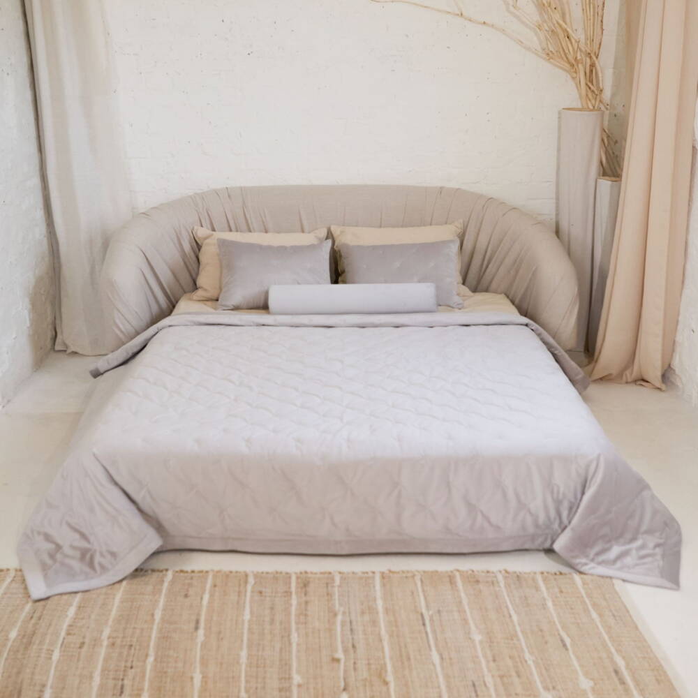 Декоративное покрывало из ткани Бархат, цвет: Серый в интерьере